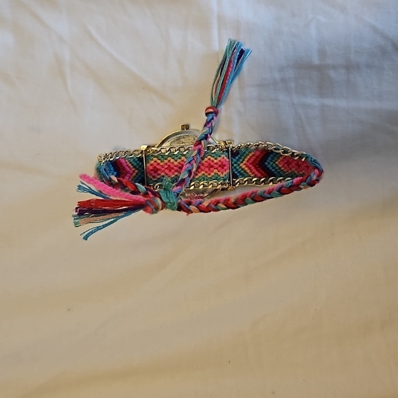 🪅 Artisanal Friendship Bracelet Watch - Picture 2 of 8